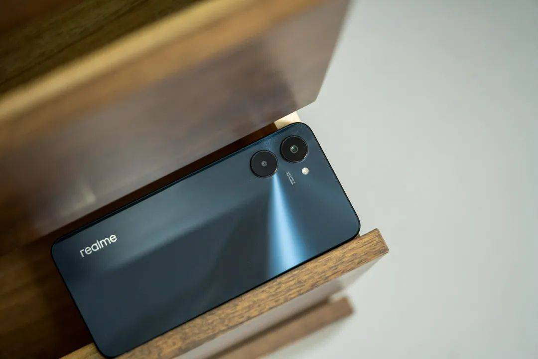 一臺(tái)怎樣的 5G 新機(jī).jpeg