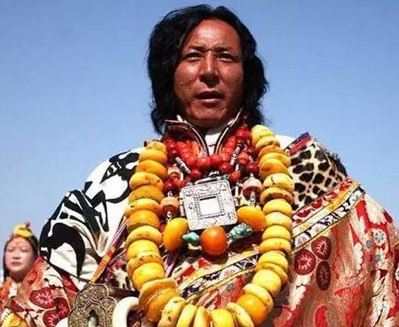 藏蠟大伙兒不由得想起藏民在參加禮儀活動時.jpeg 藏蠟大伙兒不由得想起藏民在參加禮儀活動時.jpeg