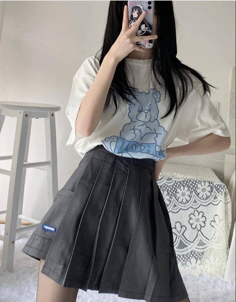 短裙搭配絲襪，每個女生都應該有一套這樣的打扮 